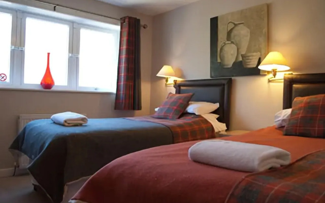 Bridge of Lochay Hotel