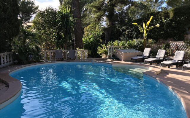 Villa La Rochette with Pool & Seaview