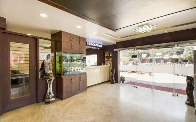 OYO 33503 Hotel Holiday international