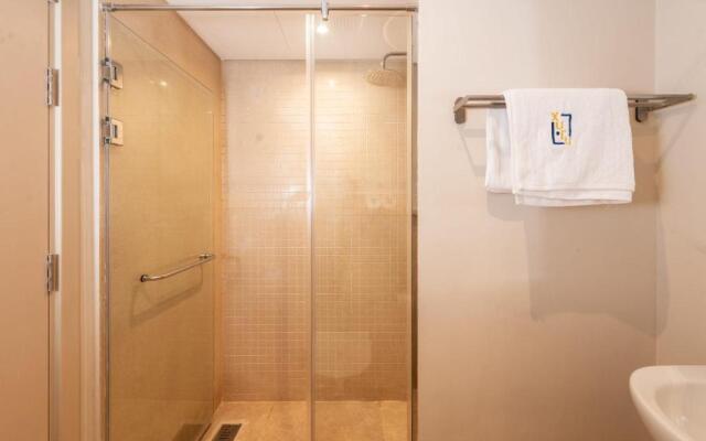 Luxe 3BDR w Private Rooftop Jacuzzi & Beach Access