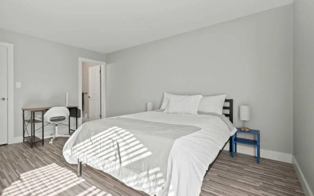 Spacious 2BR 2BA Apartment in the City