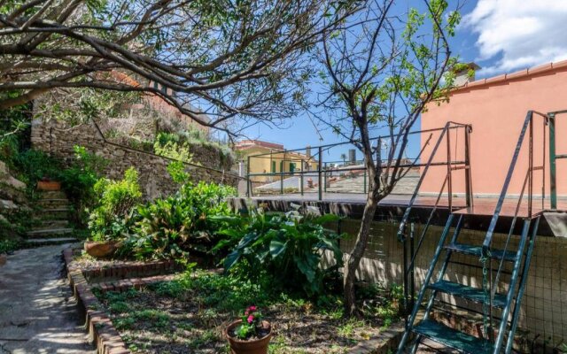ALTIDO Spacious 2 BR Apt with Terrace at the Heart of the Vernazza