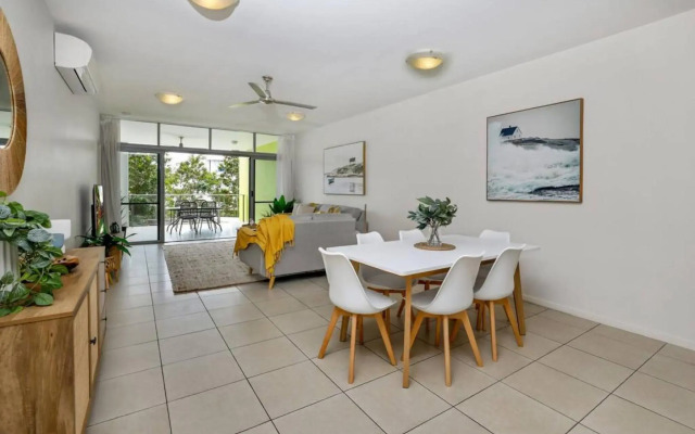 Pool View City Centre Apartment 206