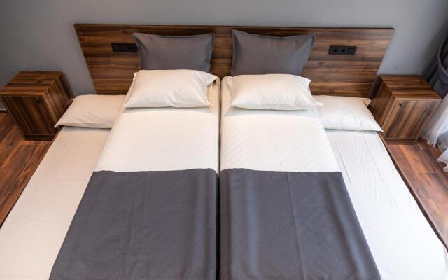 Deniz Otel Sarigerme