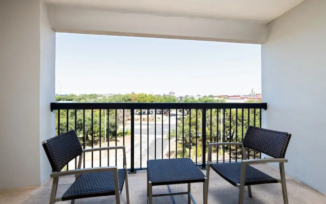 Courtyard by Marriott Austin The Domain Area