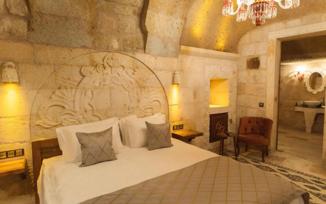 Solo Cave Suites