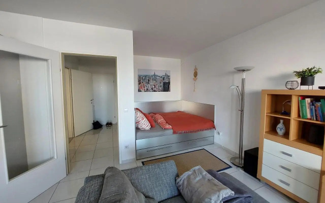 Mischek Tower Apartment with private terrace next to UNO