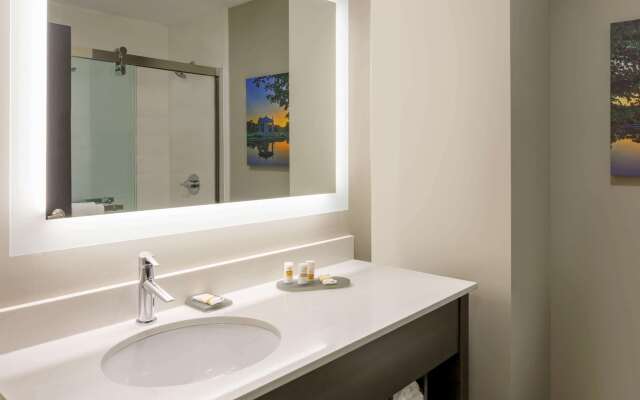 La Quinta Inn & Suites by Wyndham St Louis Route 66