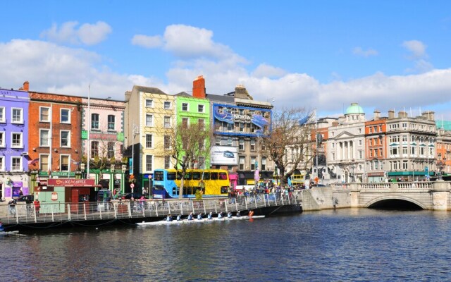 Grand Canal Square Stunning Apt