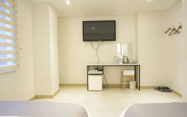 Hotel Victoria (formerly Hotel Tong Seoul Myeongdong)