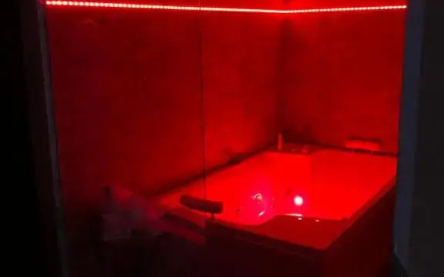 Kiss And Room