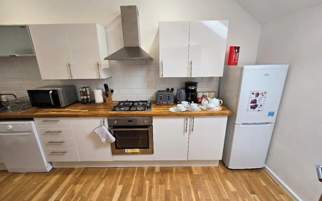 Lakeviews/quietness/parking/longstays/4guests