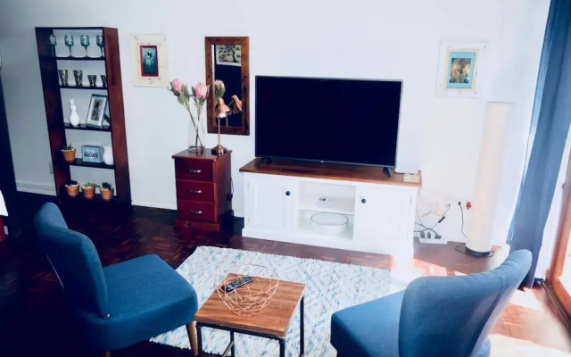 Studio Apartment in Central Cape Town With a Pool