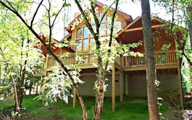 Rivers Edge, 3 Bedrooms, Sleeps 8, On Stocked Stream, Hot Tub, Grill