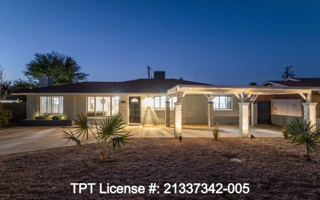 Scottsdale Osborn 3 Bedroom Home by RedAwning