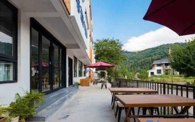 Floral · Huajian Homestay (Yixing Zhuhai Scenic Area) – Outside – Wuxi
