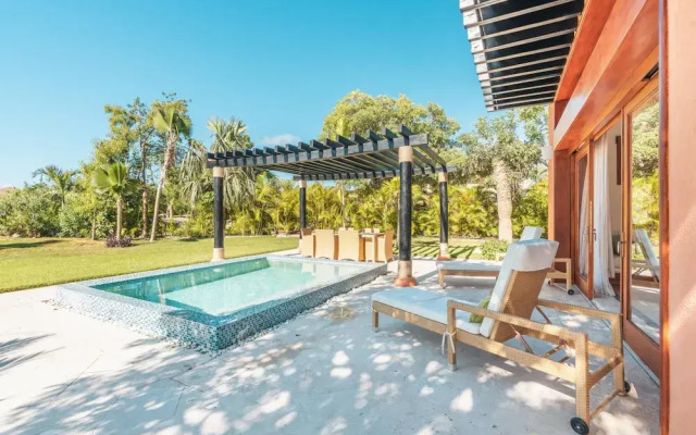 Cozy Bungallow With Pool at Green Village AA3