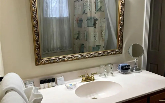 White Oak Manor Bed & Breakfast