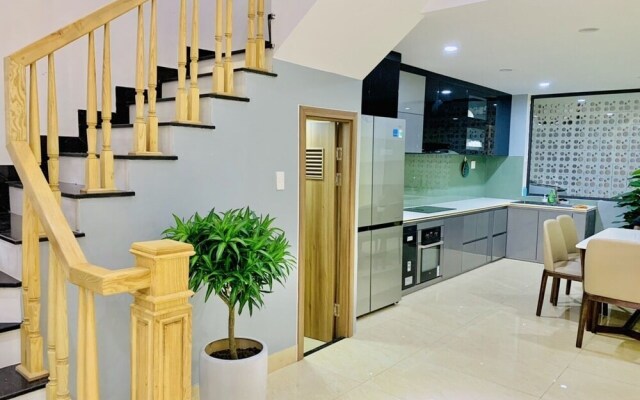 N to M House