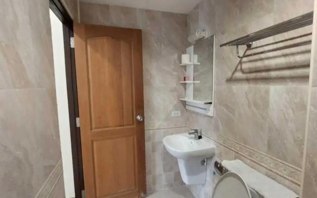 V Check Inn Sukhumvit 22