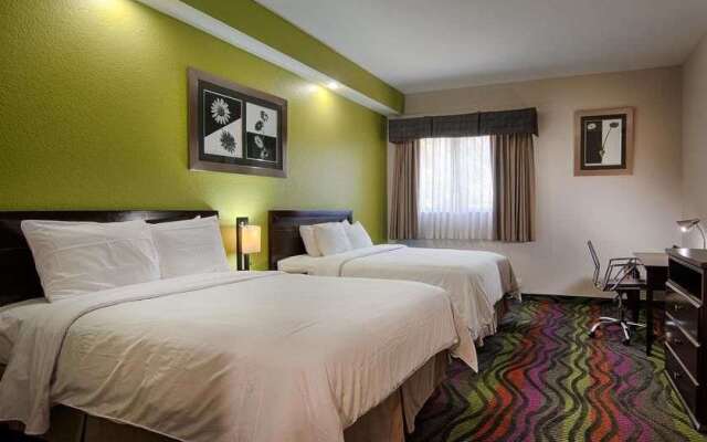 Days Inn & Suites by Wyndham Bonita Springs North Naples