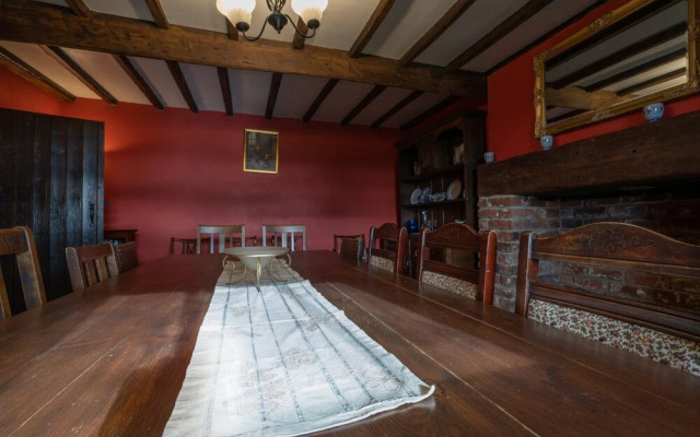 Hulmes Vale House - Sleeps 14 - Peak District