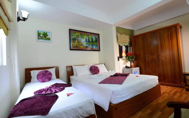Holiday Lakeview Hotel