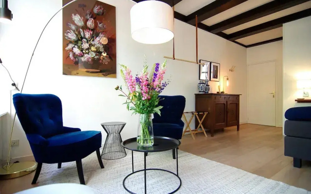 1637 Historic Canal View Suites