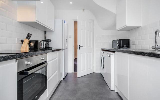 3br-sleeps5-parking-garden-accesstolondon