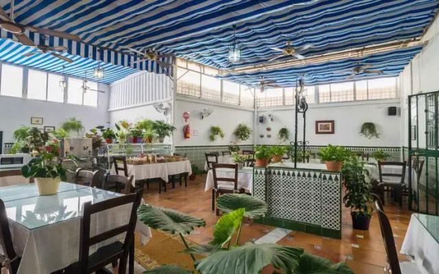 Hostal Rompeolas