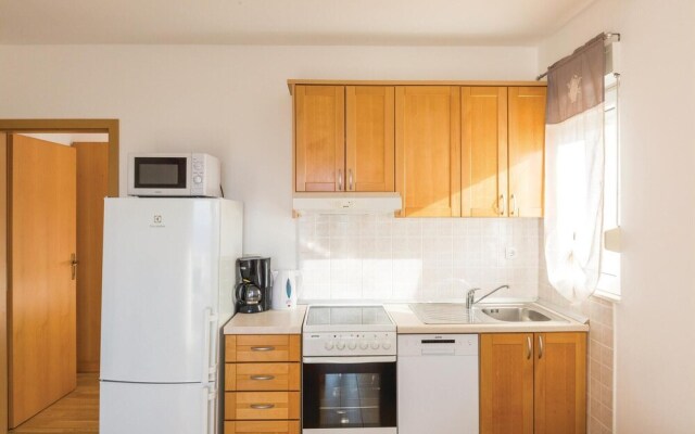 Beautiful Home in Makarska With Wifi and 2 Bedrooms