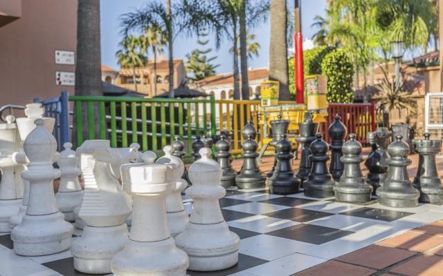 Los Amigos Beach Club Hotel