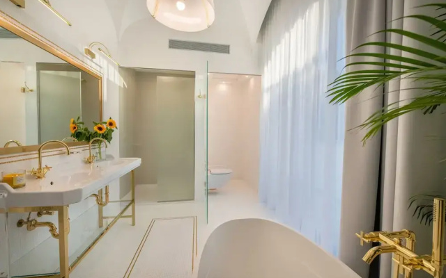Luxury Suite with Terrace