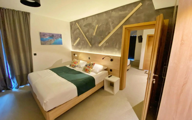 16 Lakes Hotel