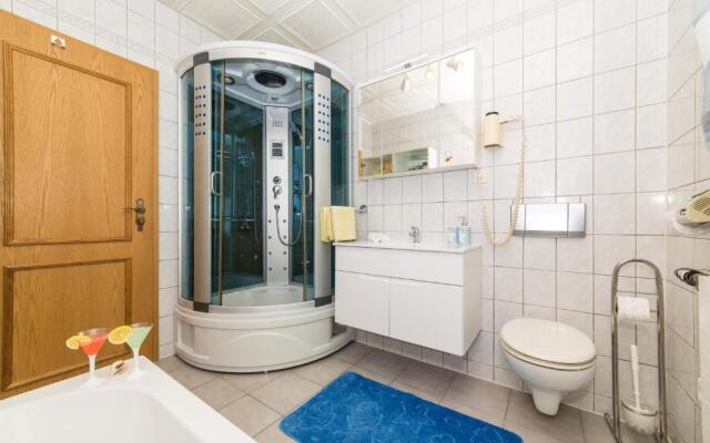Mira Holiday Home