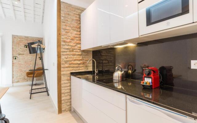 TE2A-El Teatro Brick Wall Suite Prime Location