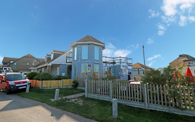 The Waves Bar Cafe B and B Hotel