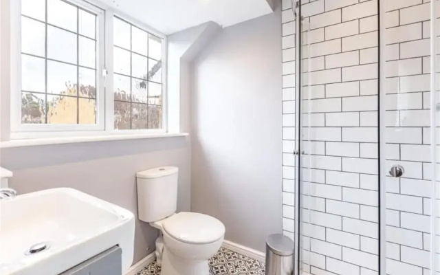 Homely 4 Bedroom House Addlestone