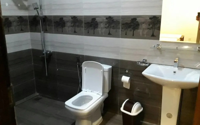 Airport Grand Holiday Home