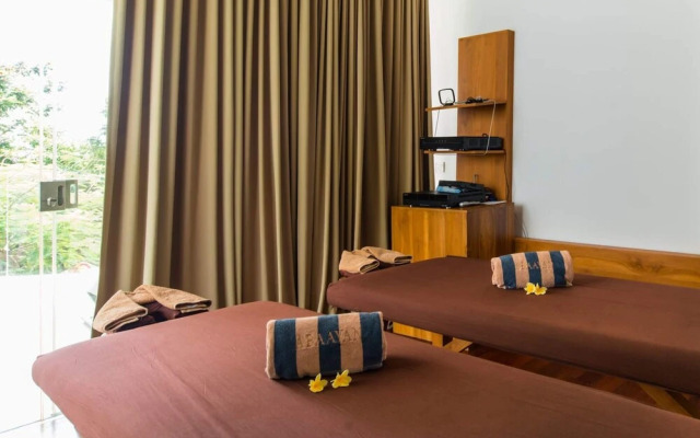 Family Friendly Private Villa, 5 BR, Canggu w/ Staff