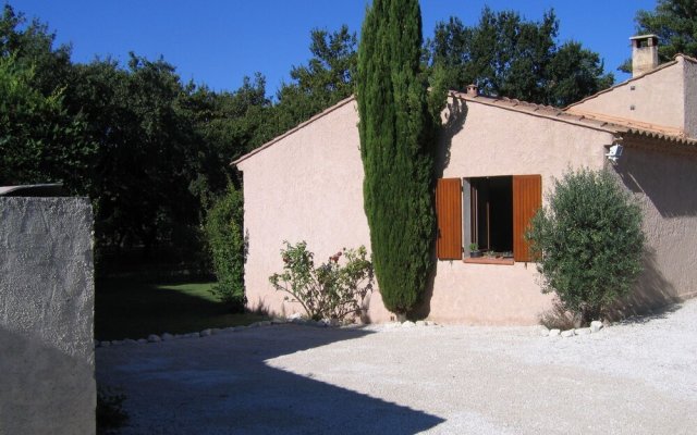 Villa With 3 Bedrooms in Taillades, With Wonderful Mountain View, Priv