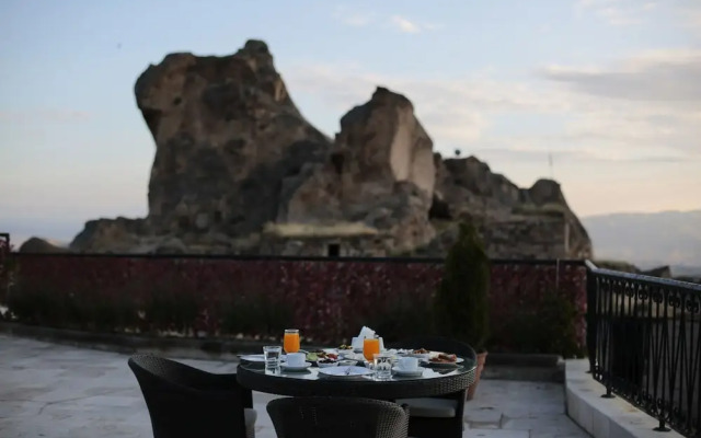 Romance Cave Suites