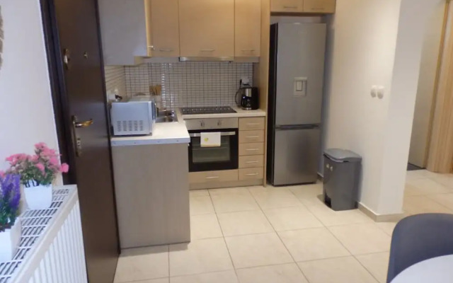 A&J Apartments or Rooms athens airport