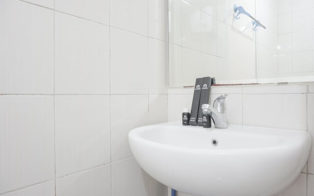 Best Studio With Comfortable Design At Signature Park Grande Apartment – Bathroom – Jakarta