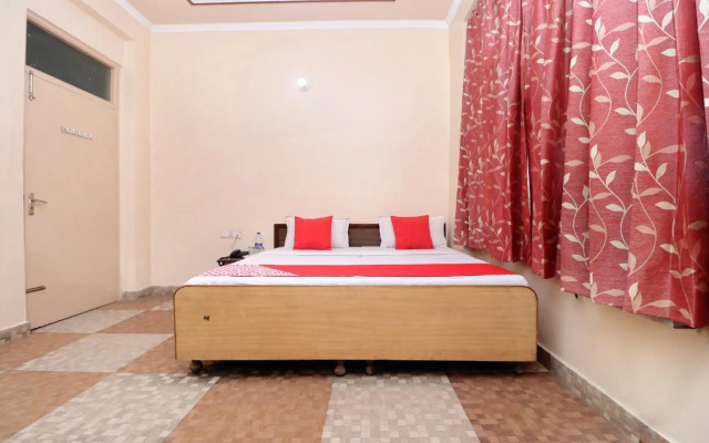 Oyo 27893 Sita Niwas Parking