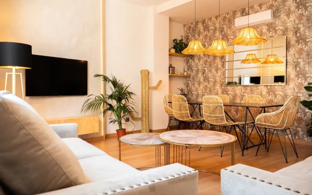 Stylish Apartment in downtown with Pool