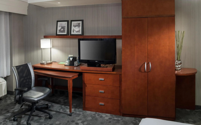 Courtyard by Marriott Santa Clarita Valencia