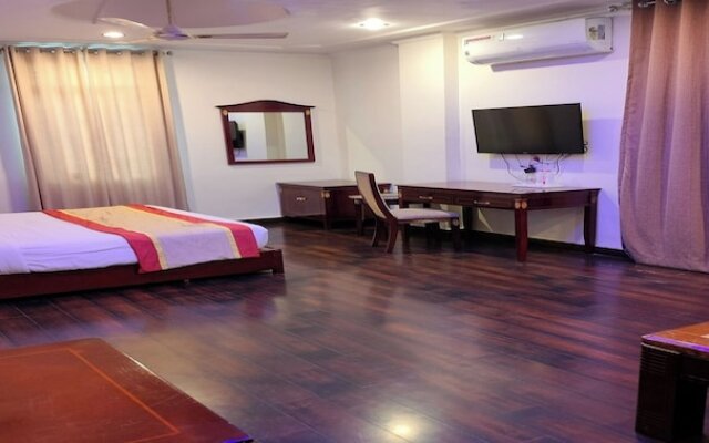 Vanaam Hotel Raj Plaza
