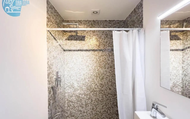 Basovizza 3 Angelica Tirabora Short Rent