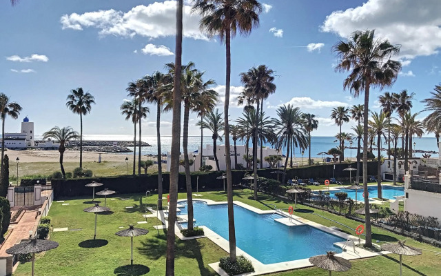 Superb Seafront Apartment Marina Real 305